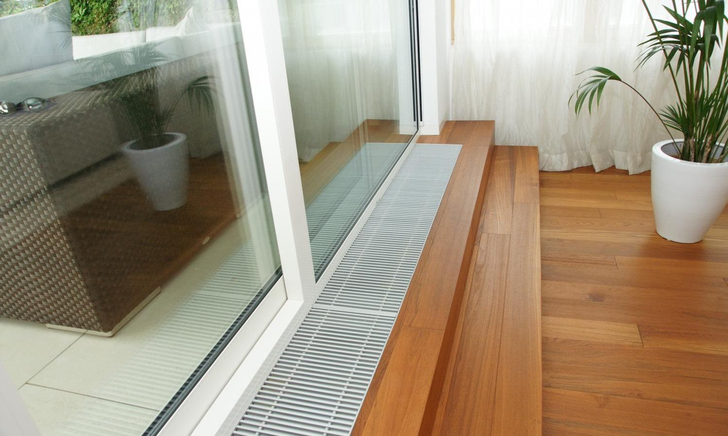Podlahové konvektory pri presklennych oknach